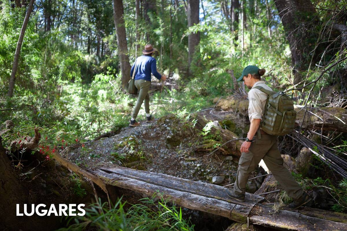 Boris Dietz, el guardaparque de la seccional Krügger, en el sendero hacia Palanganas.
