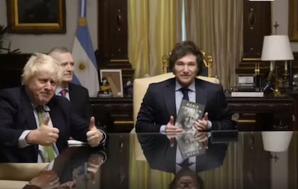Boris Johnson, con Milei, en la Casa Rosada, en 2024