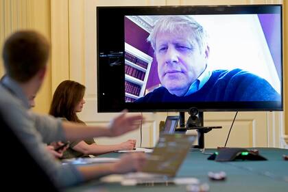Boris Johnson el 28 de marzo último, cuando comenzó las reuniones virtuales con su equipo de trabajo, desde 10 Downing Street