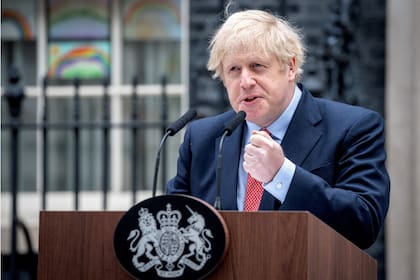 Más delgado, Boris Johnson volvió ayer a su oficina en el 10 de Downing Street