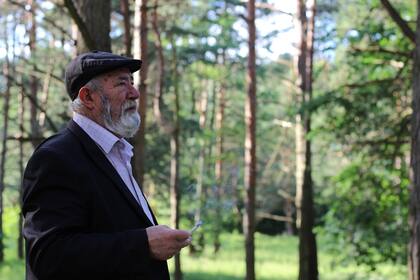 Boris Kwiatkouski, en el antiguo cementerio judío de Grodno