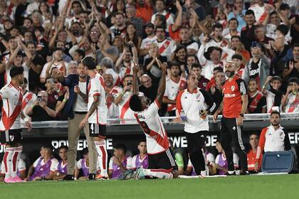 Borja, autor de los goles frente a Independiente Rivadavia, de frente a la gente