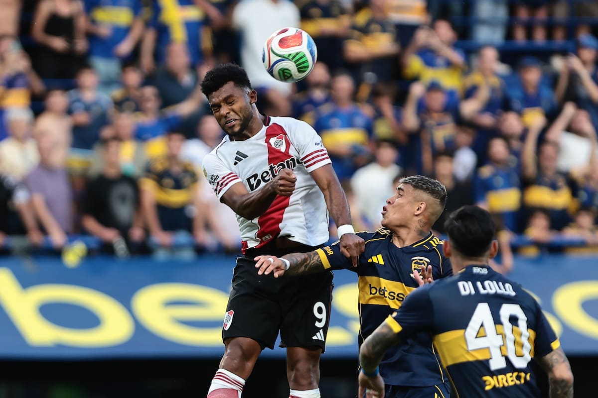 Borja jugando el último superclásico, el 9 de noviembre, en la Bombonera: ¿lucirá la camiseta xeneize en 2026?