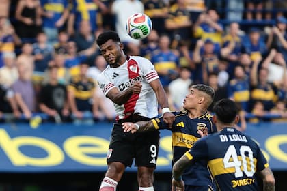 Borja jugando el último superclásico, el 9 de noviembre, en la Bombonera: ¿lucirá la camiseta xeneize en 2026?