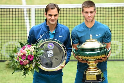 BOrna Coric ganó el ATP 500 de Halle frente a Roger Federer, quien desde mañana será número 2 del mundo