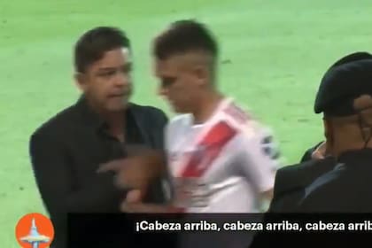 Borré, enojado por el cambio, se saca de encima a Gallardo