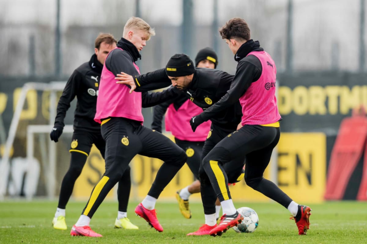 Borussia Dortmund, que marcha segundo en la Bundesliga, intentará arrebatarle el título a Bayer Munich en caso de que regrese la liga