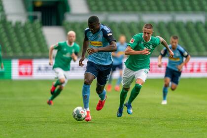 Borussia Mönchengladbach, que marcha quinto, aspira a acceder a la Champions League; debe terminar entre los cuatro mejores de la Bundesliga.