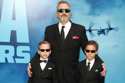 Bosé vive en México con Diego y Tadeo