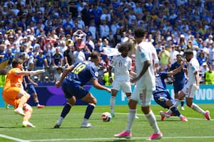 Bosnia-Herzegovina lo gana y por ahora se clasifica, pero Qatar descontó y no pierde la ilusión