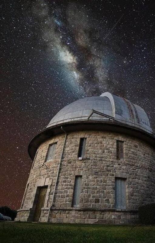 Bosque Alegre fue inaugurado en 1942, bajo la dirección del primer astrofísico argentino, Enrique Gaviola.