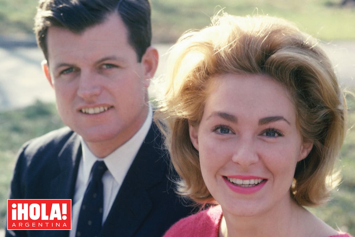 Boston, noviembre de 1962. El recién elegido senador Edward Kennedy posa junto a su mujer, Joan