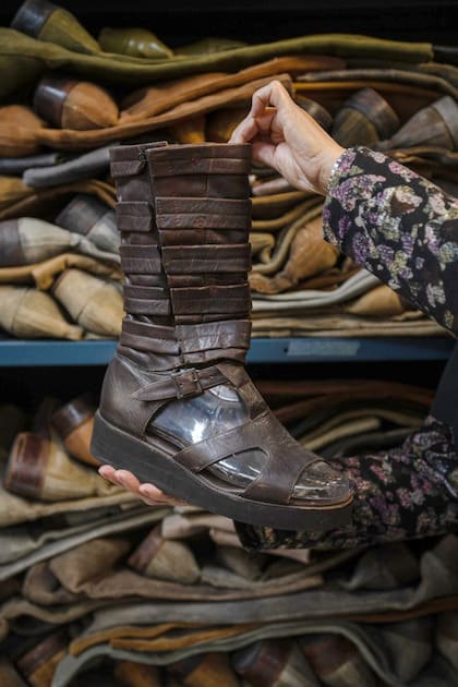 Bota-sandalia utilizadas por Plácido Domingo en una producción de “Sansón y Dalila”.