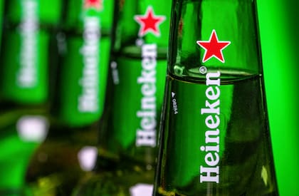 Botellas de cerveza Heineken en Washington, el 30 de marzo de 2018.