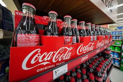 Botellas de Coca-Cola en un supermercado. (AP Foto/Gene J. Puskar)