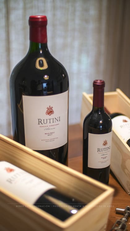 Botellas de grandes calibres (comparados con una convencional de 750 ml) de Rutini Wines
