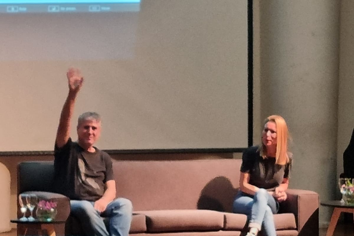 Boudou acompañado de Gabriela Estévez en el auditorio de Radio Nacional de Córdoba.