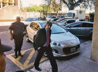 Boudou, ayer, al llegar a los tribunales de Comodoro Py