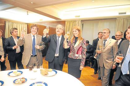 Amado Boudou, Julio De Vido, Débora Giorgi y Roberto Feletti, en un cóctel con periodistas; ahora, regresan aquellos métodos de entonces