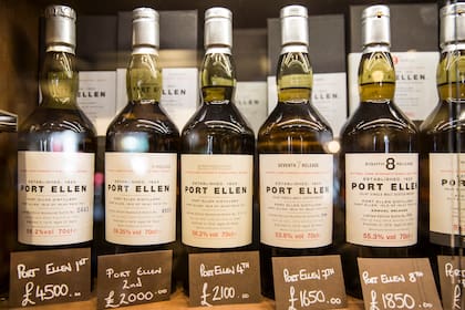 Boutique de whiskies, escoceses por supuesto.
