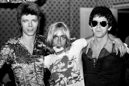 Bowie, Iggy y Reed, en el hotel Dorchester de Londres, 1972. "Eran atrevidos y resultaban amenazadores entonces", dice el fotógrafo