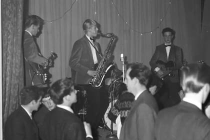 Bowie y Underwood formaron parte de una banda en sus tiempos en el bachillerato