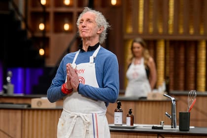 Perfil bajo y vestuario glam. Algunas de las claves de Boy Olmi para transitar la competencia de MasterChef Celebrity