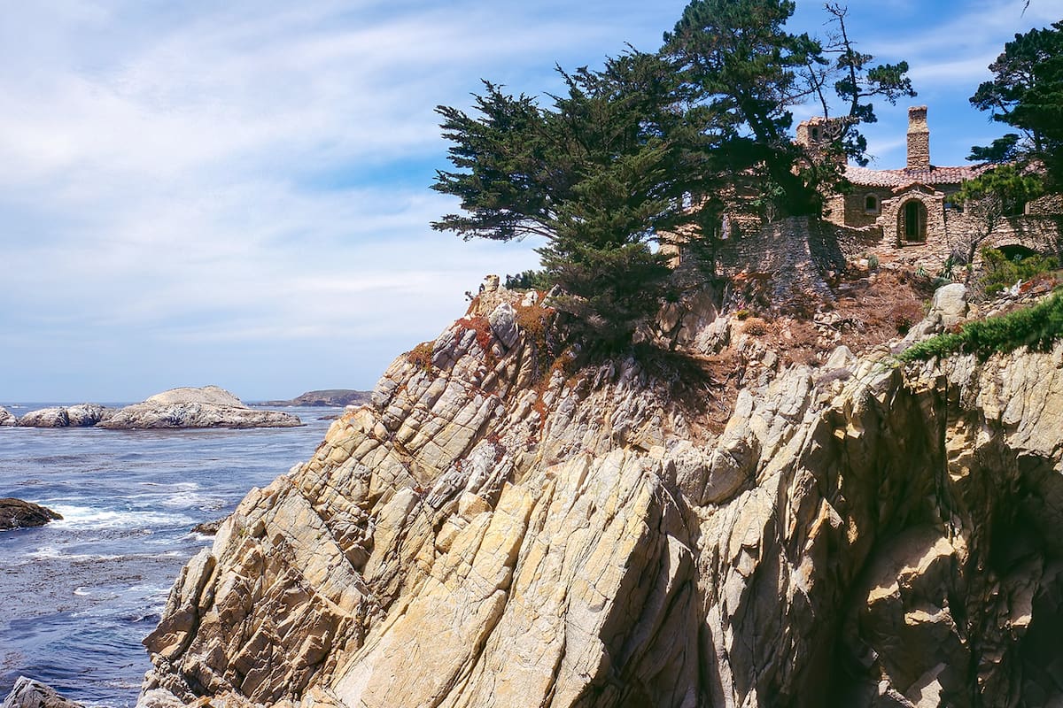 Brad Pitt se compró una casa al borde de un acantilado en California