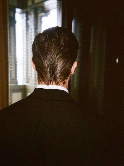 Brad Pitt también posó para mostrar su peinado