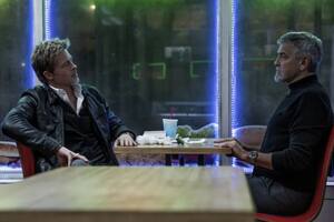 Brad Pitt y George Clooney en Wolfs, disponible en Apple TV+