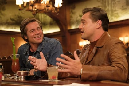 Brad Pitt y Leonardo DiCaprio en una escena de Había una vez en Hollywood