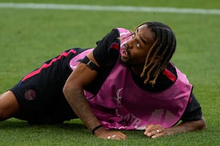 Una explosión de 166 millones: el crack tatuado que aprendió a jugar en el barro y que Luis Enrique no pudo frenar