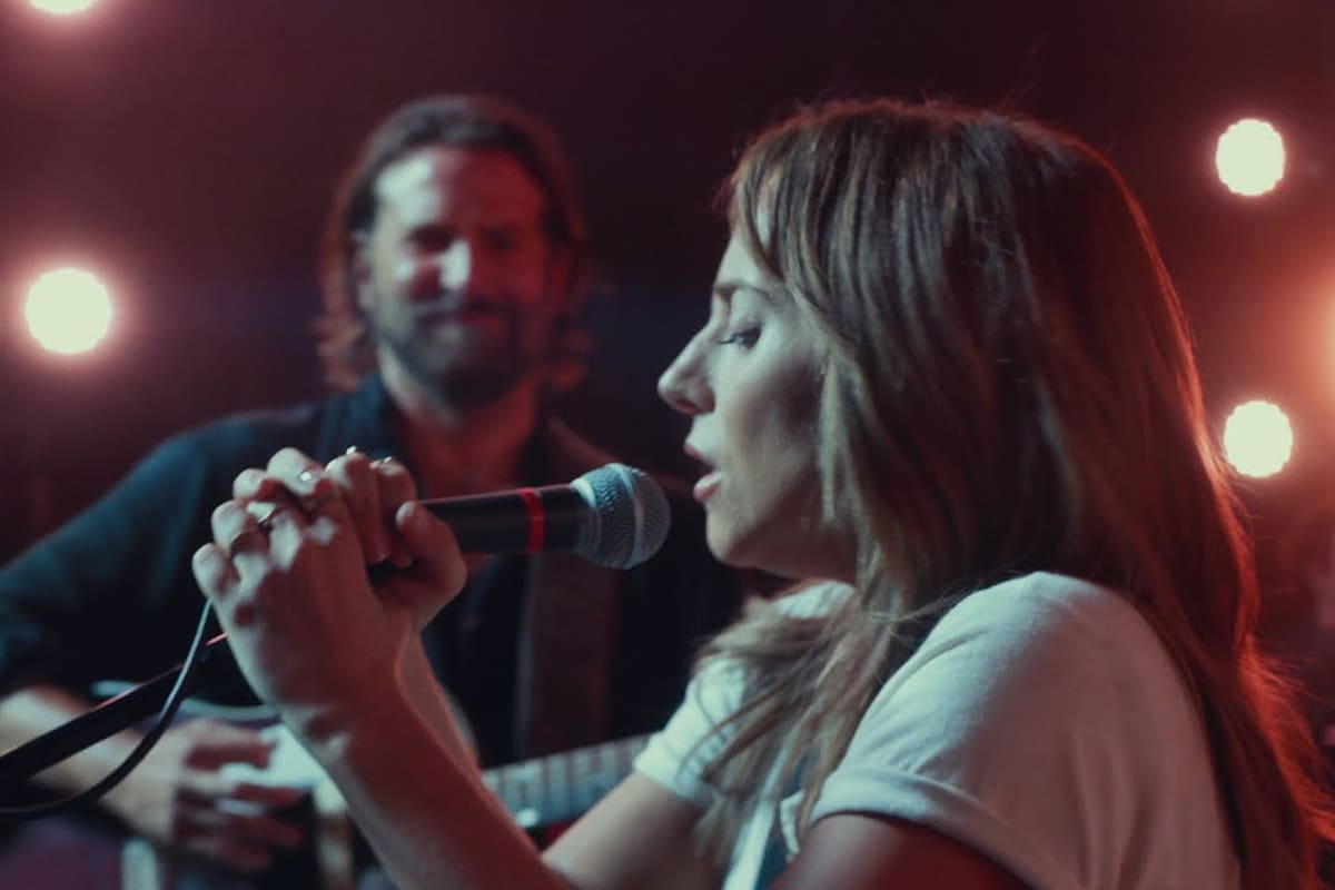 Bradley Cooper y Lady Gaga, en una escena del film
