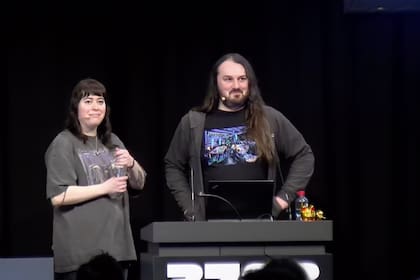 Braelynn Luedtke y Dennis Giese son los expertos que alertaron sobre la vulnerabilidad presente en las aspiradoras robot