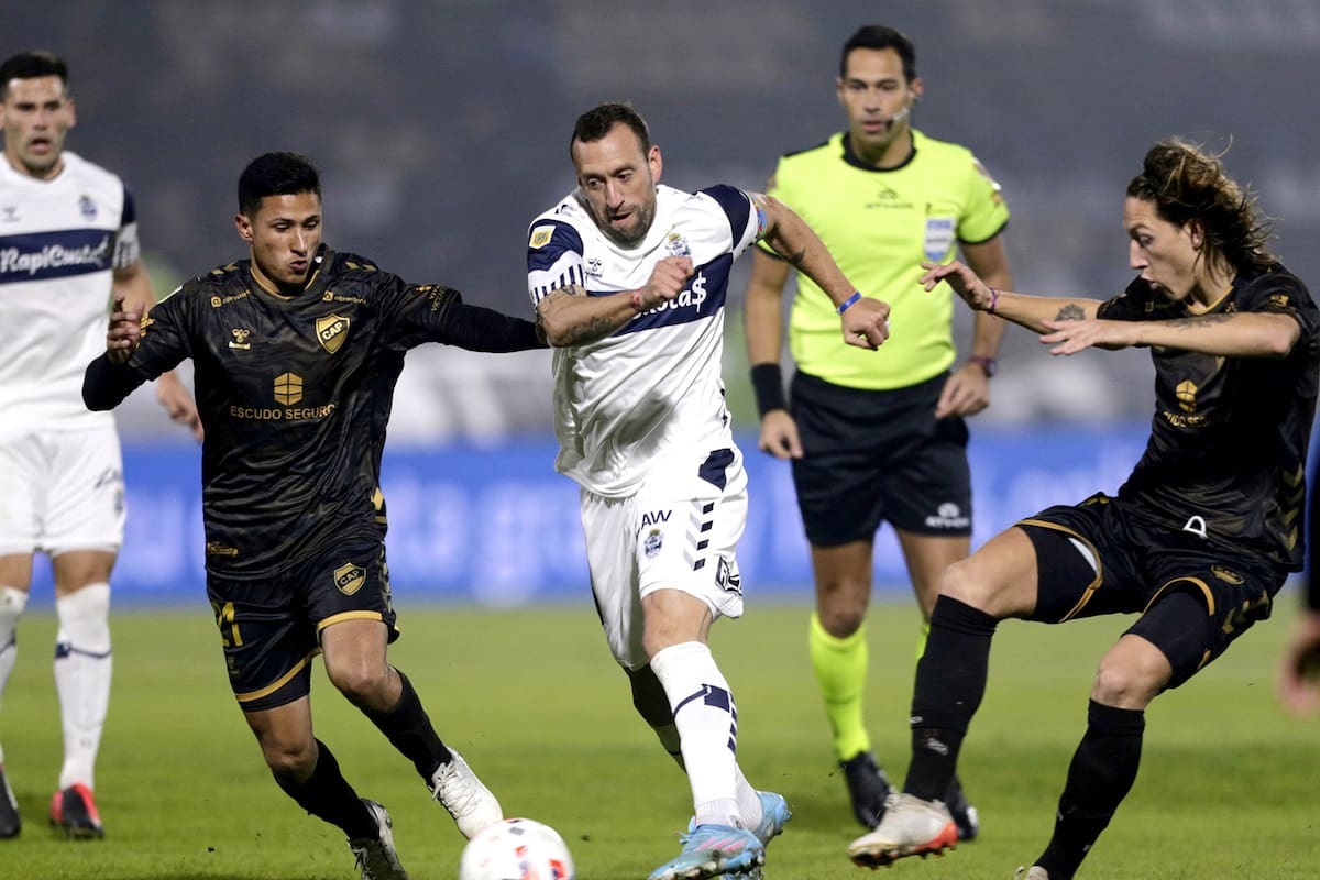 Brahian Alemán busca abrirse paso; el uruguayo volvió a ser de lo más claro en el Lobo de Gorosito