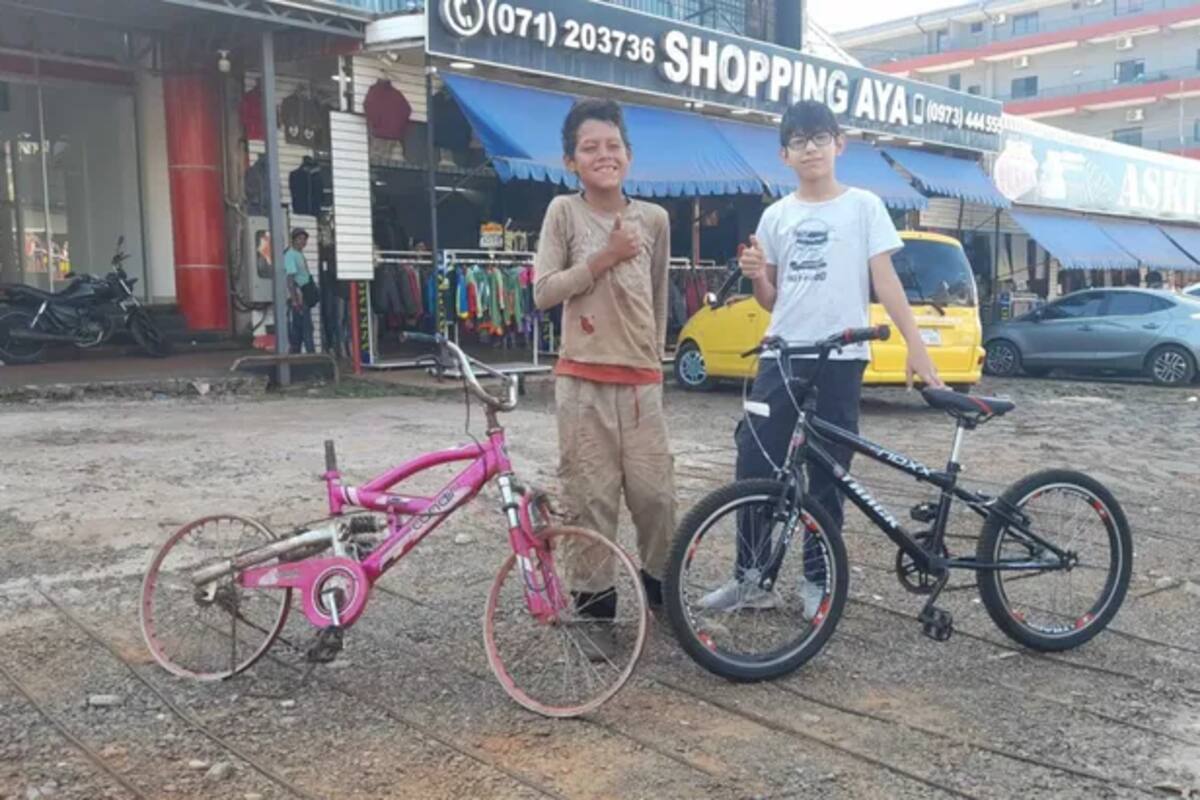 Brahian y su gesto de felicidad al tener una bicicleta nueva
Foto: extra.com.py