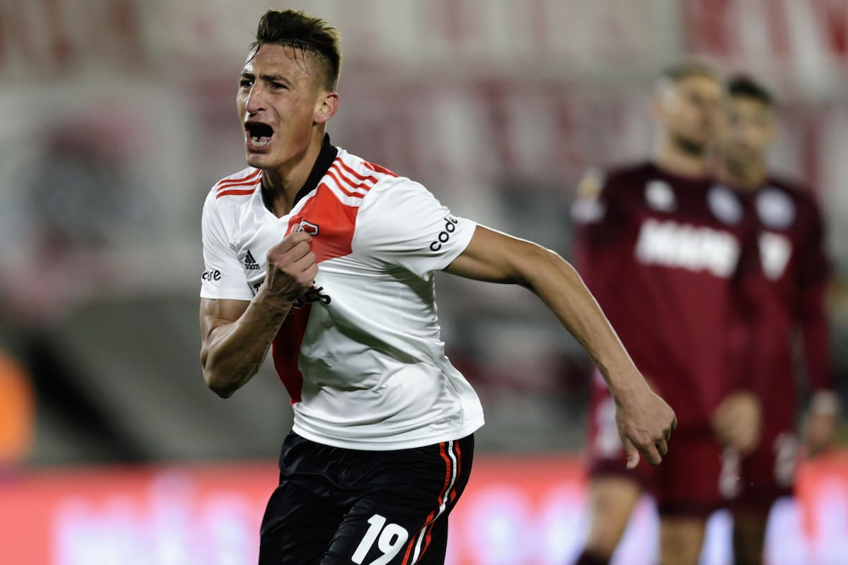 Braian Romero celebra su gol, el segundo de River frente a Lanús en el Monumental