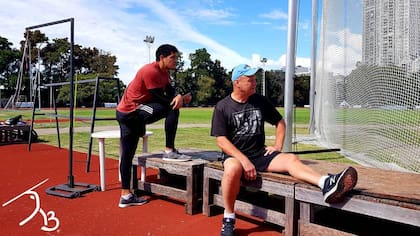 Braian Toledo con Kari, su entrenador finés, dueño de más de 25 medallas mundiales y olímpicas