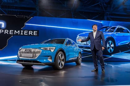 Bram Schot, CEO de AUDI AG, presentó el Audi e-tron frente a más de 1.000 invitados