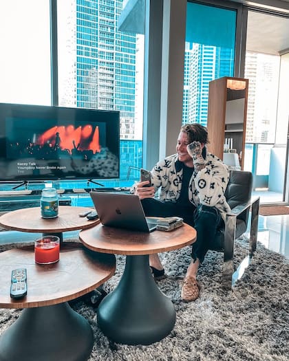 Branden Condy vive en Miami, donde habita un moderno penthouse.