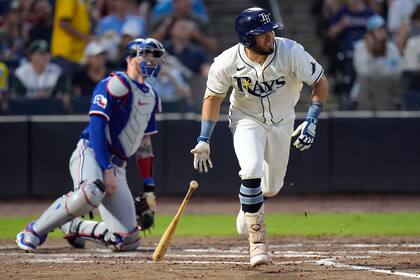 Brandon Lowe batea jonrón solitario y doble productor en triunfo de Rays 5-4 sobre Rangers