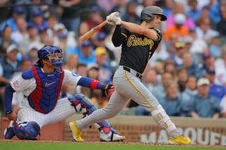 Brandon Lowe ayuda a los Piratas a vencer 4 a 3 a los Cachorros para evitar una barrida