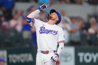 Rocker permite un hit en seis innings y Rangers logran 18 imparables para vapulear 10-0 a Medias Blancas