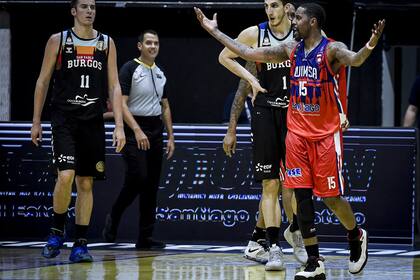 Brandon Robinson, de Quimsa, reclama por una jugada en la final de la Copa Intercontinental de la FIBA, en la que San Pablo Burgos se consagró campeón