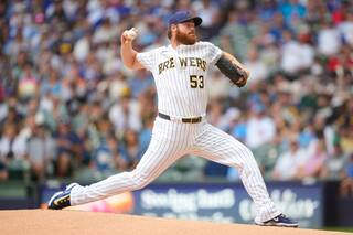 Brandon Woodruff entra al roster de Serie Mundial de los Cerveceros tras lesión de hombro