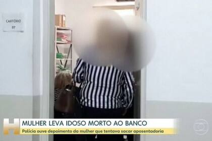 La mujer puso en condiciones estéticas al muerto, lo sentó en la silla de ruedas y se presentó en la sucursal del banco