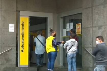 Los directivos del banco aseguraron que sin las credenciales, la mujer no iba a poder acceder a la cuenta y retirar el dinero