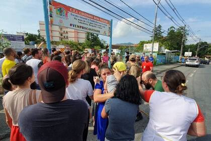 Brasil: ayer un hombre entró con un hacha a una guardería y asesinó a cuatro niños
