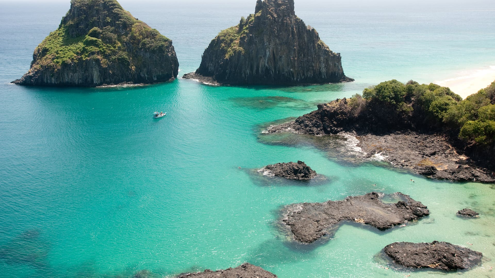 Brasil exclusivo: llegar a Fernando de Noronha, el archipiélago que Américo Vespucio describió en 1503 como el paraíso en la Tierra, es costoso y complicado