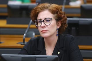 Brasil: Gobierno brasileño insiste con la extradición de Carla Zambelli
